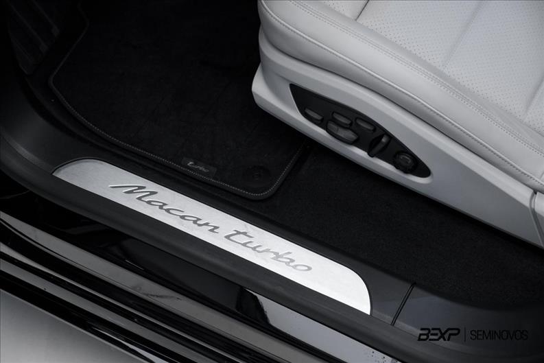 Porsche-MACAN-Turbo
