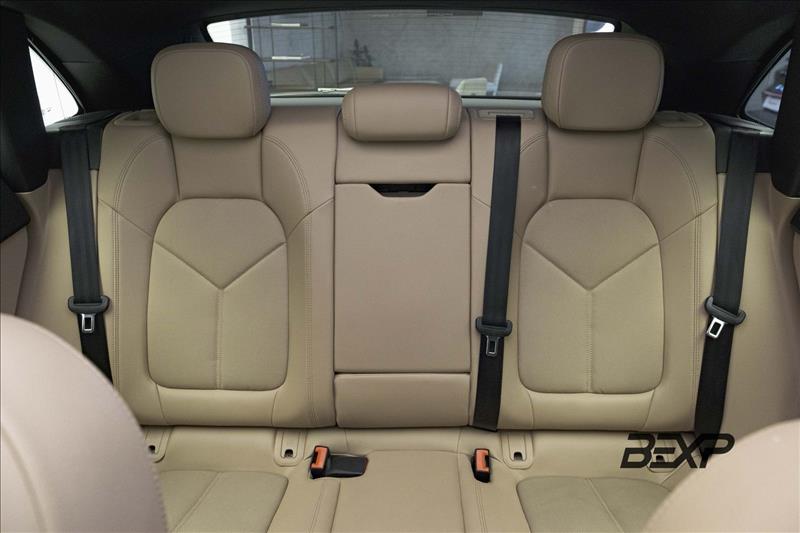 Porsche-MACAN-2.0 Turbo