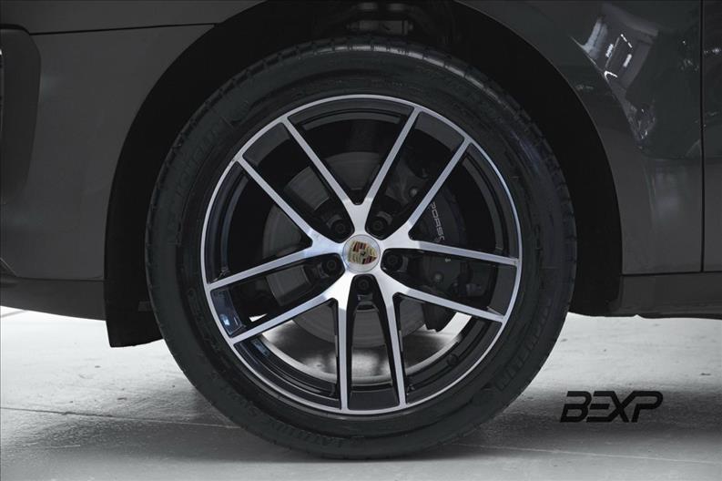 Porsche-MACAN-2.0 Turbo