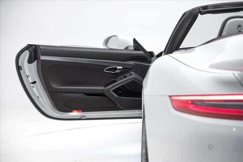 Porsche-911-3.8 24V H6 Turbo Cabriolet