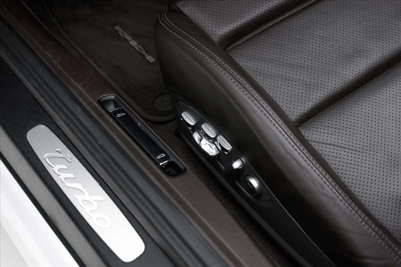 Porsche-911-3.8 24V H6 Turbo Cabriolet