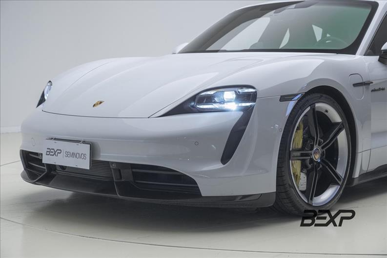 Porsche-TAYCAN-Turbo S