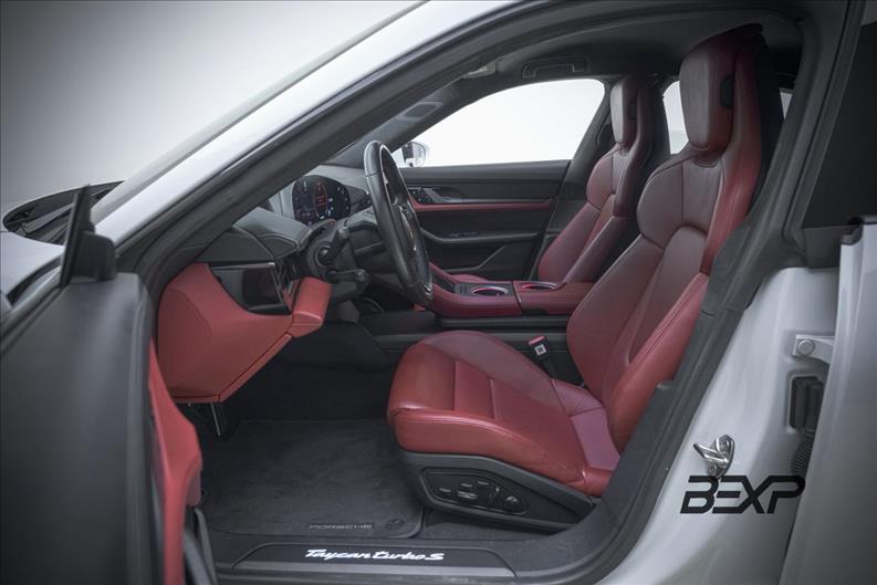 Porsche-TAYCAN-Turbo S