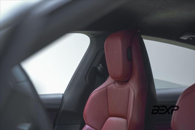 Porsche-TAYCAN-Turbo S
