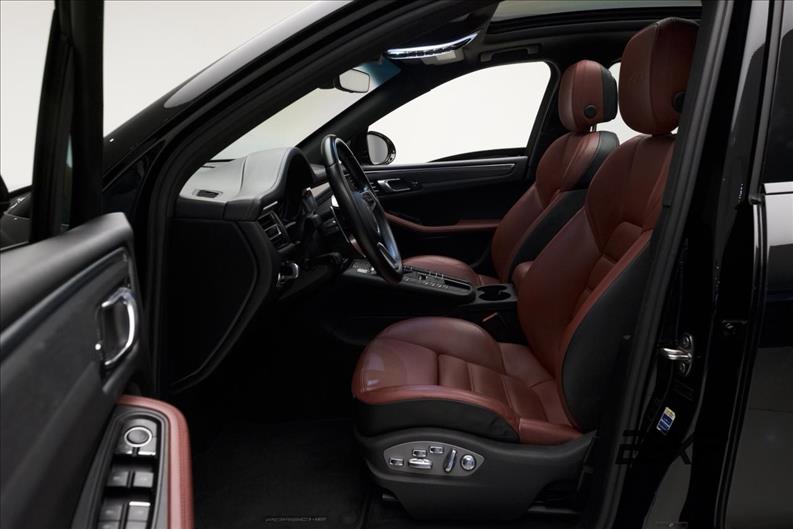 Porsche-MACAN-2.9 GTS 24V V6