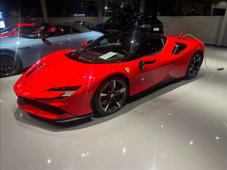 3.9 V8 Turbo Phev Stradale F1-dct