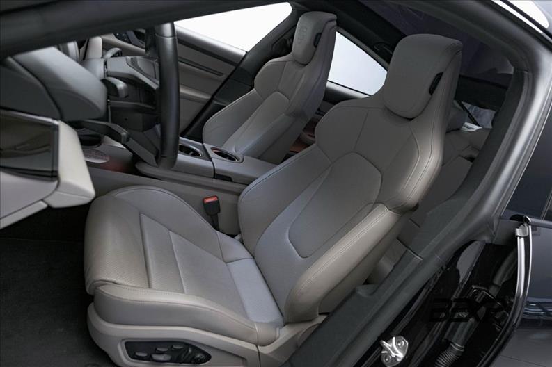 Porsche-TAYCAN-4s