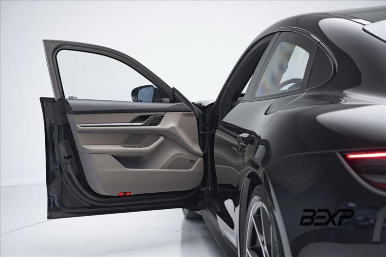 Porsche-TAYCAN-4s