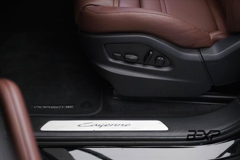Porsche-CAYENNE-3.0 V6 E-hybrid AWD S