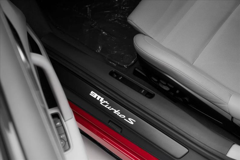 Porsche-911-3.8 24V H6 Turbo S