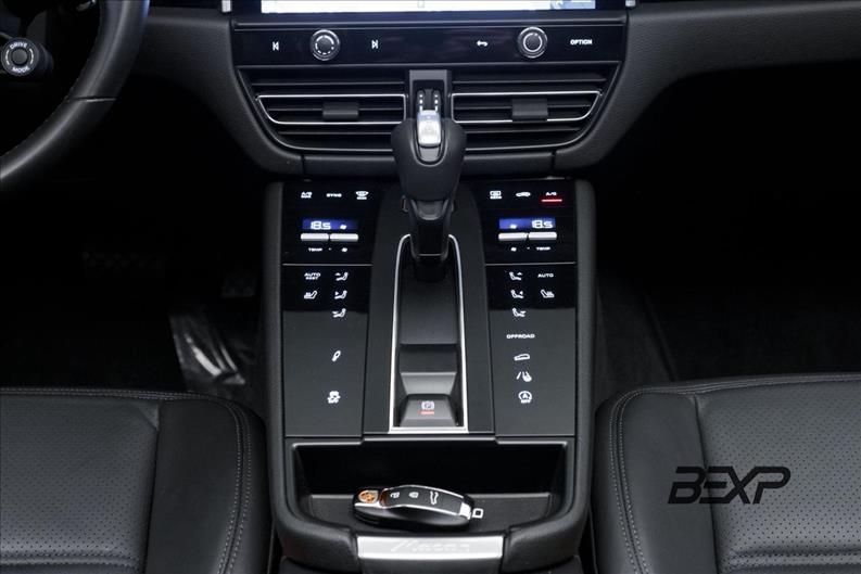 Porsche-MACAN-2.0 Turbo T