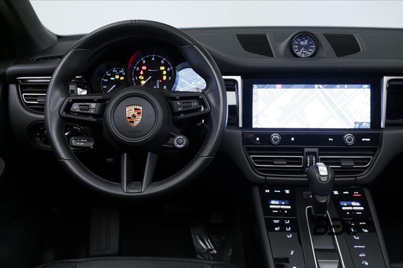 Porsche-MACAN-2.0 Turbo T