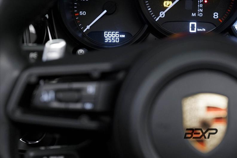 Porsche-MACAN-2.0 Turbo T