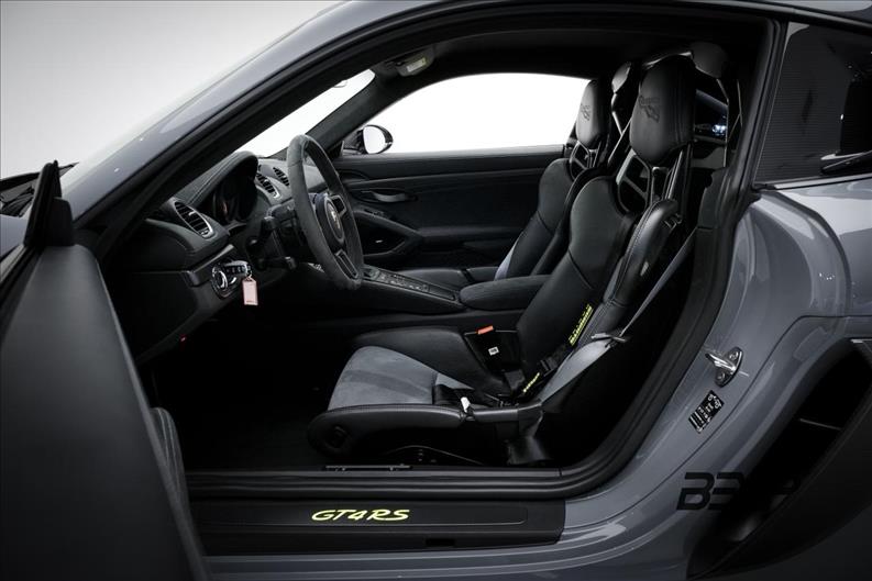 Porsche-718-4.0 H6 Cayman GT4 RS
