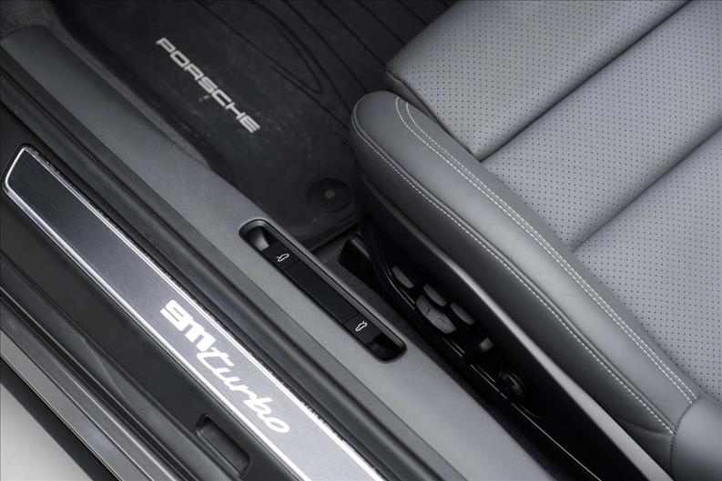 Porsche-911-3.8 24V H6 Turbo Cabriolet