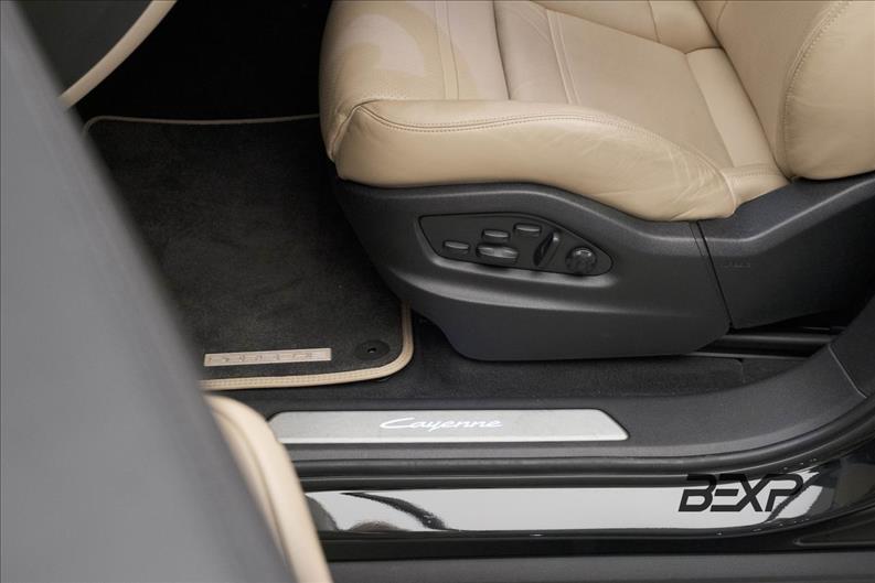 Porsche-CAYENNE-3.0 V6 E-hybrid AWD S