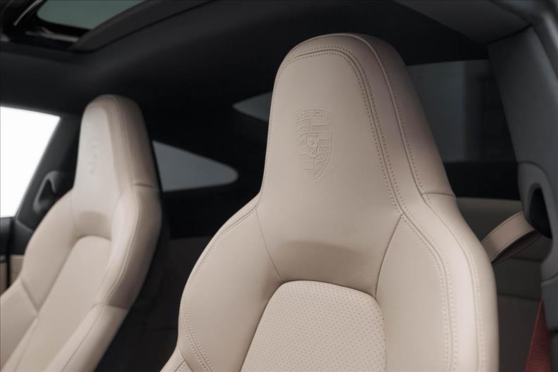 Porsche-911-3.0 24V H6 Carrera