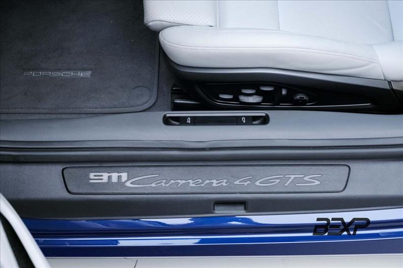 Porsche-911-3.0 24V H6 Carrera 4 GTS