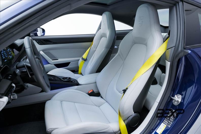 Porsche-911-3.0 24V H6 Carrera 4 GTS