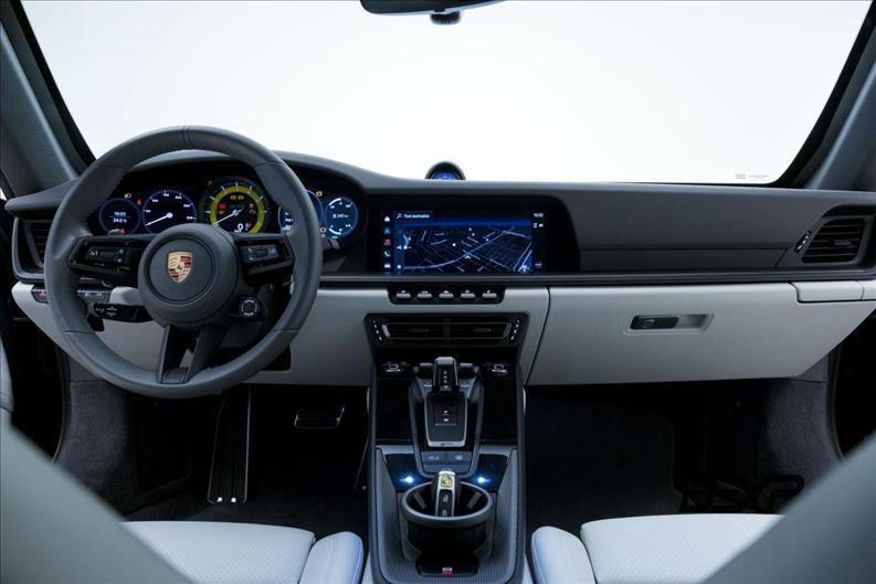 Porsche-911-3.0 24V H6 Carrera 4 GTS