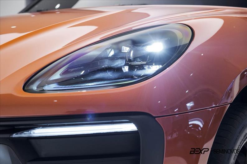 Porsche-MACAN-2.0 Turbo T