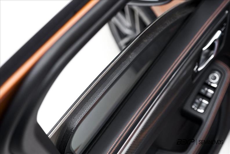 Porsche-MACAN-2.0 Turbo T