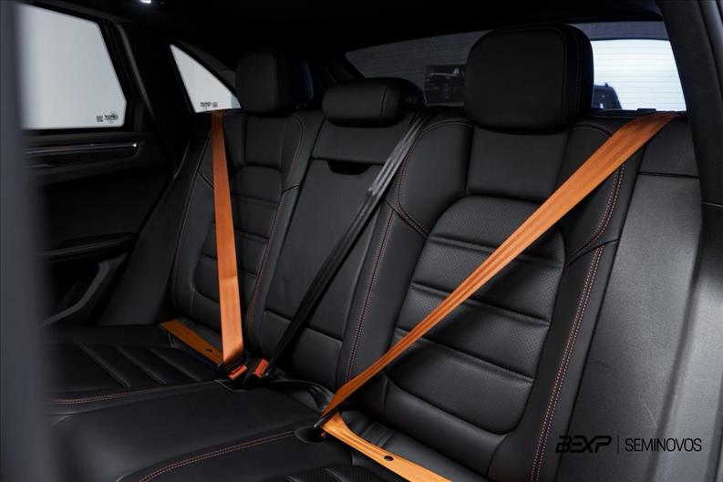 Porsche-MACAN-2.0 Turbo T