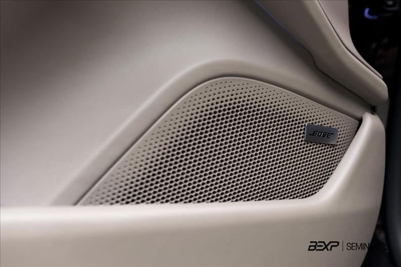 Porsche-TAYCAN-Turbo