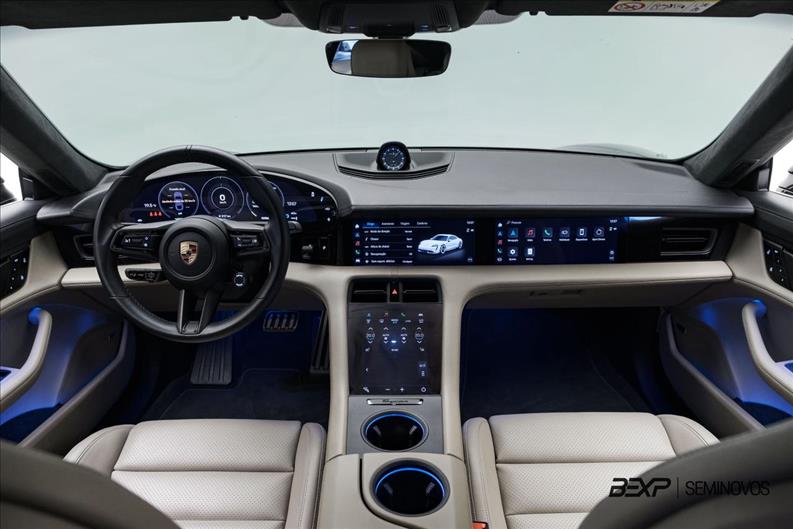 Porsche-TAYCAN-Turbo