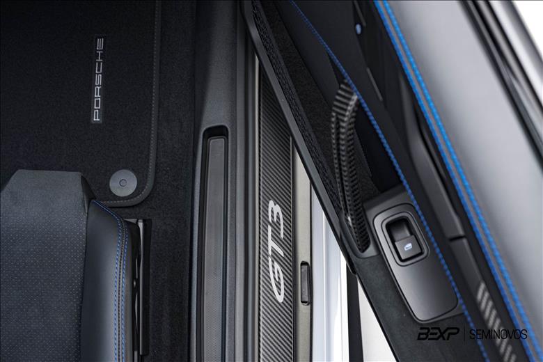 Porsche-911-4.0 24V H6 GT3