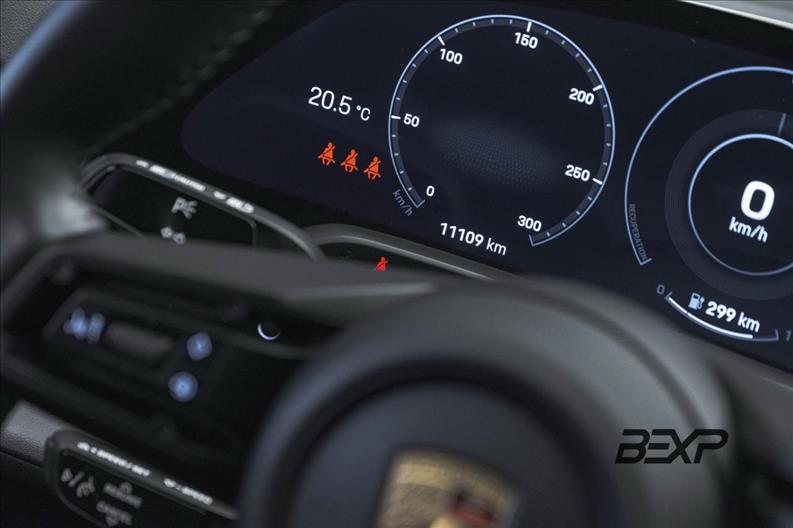 Porsche-TAYCAN-4 Cross Turismo
