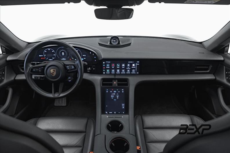 Porsche-TAYCAN-4 Cross Turismo