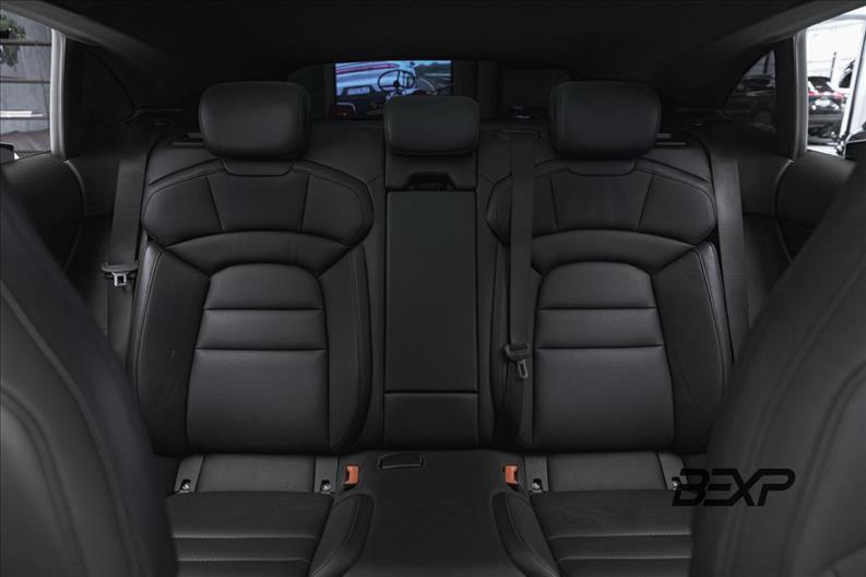 Porsche-TAYCAN-4 Cross Turismo