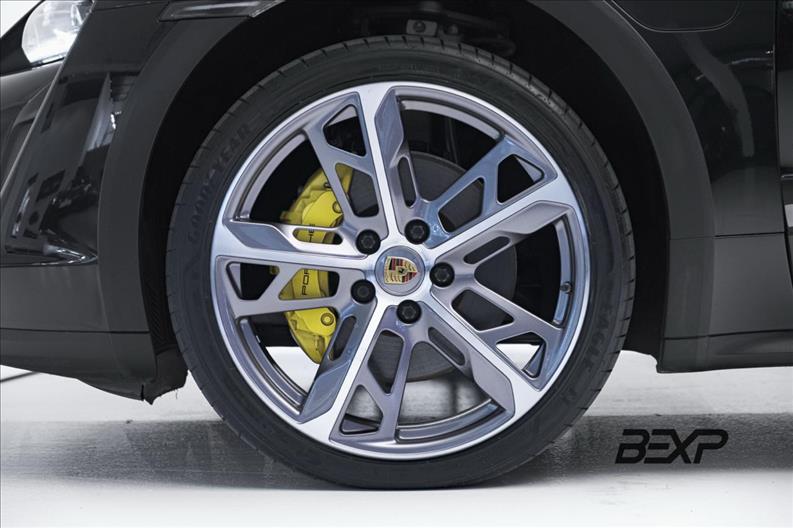 Porsche-TAYCAN-4 Cross Turismo