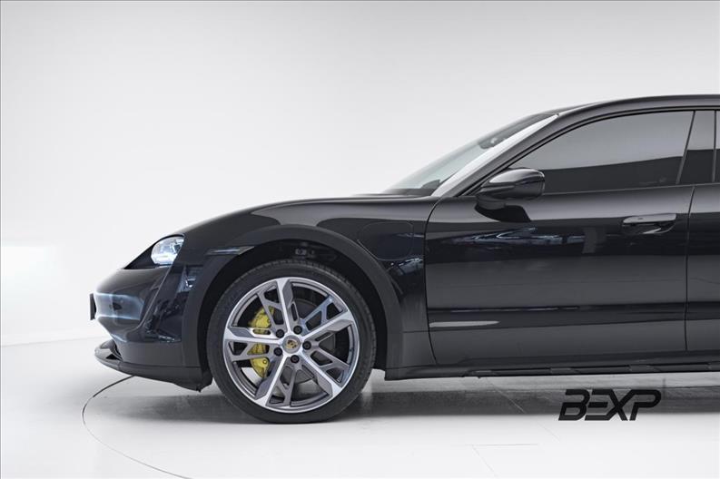 Porsche-TAYCAN-4 Cross Turismo