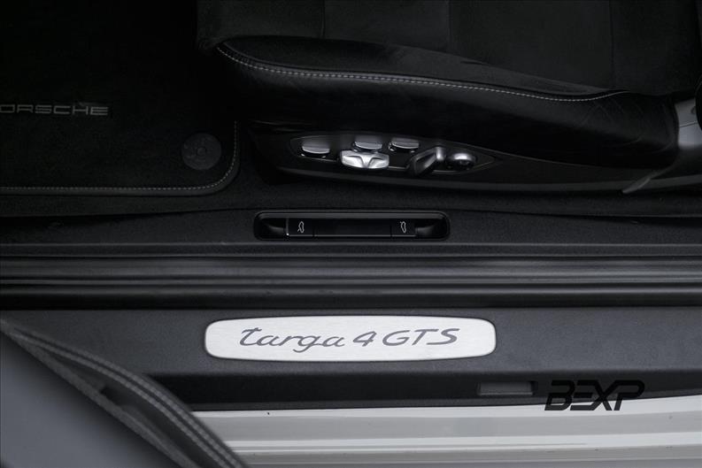 Porsche-911-3.0 24V H6 Targa 4 GTS PDK