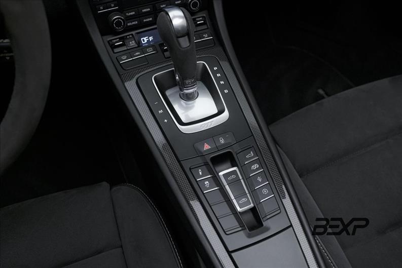 Porsche-911-3.0 24V H6 Targa 4 GTS PDK