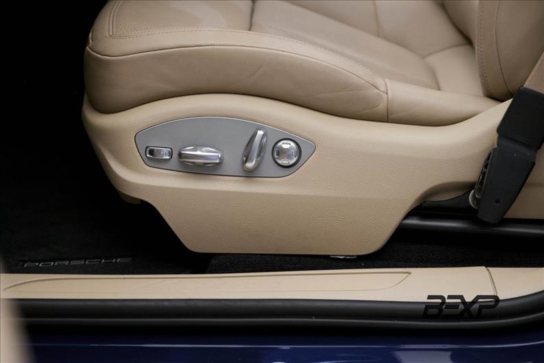 Porsche-MACAN-2.0 Turbo