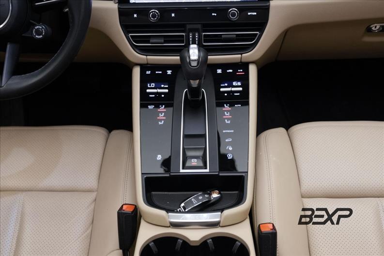 Porsche-MACAN-2.0 Turbo