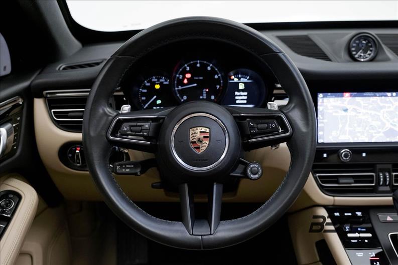 Porsche-MACAN-2.0 Turbo