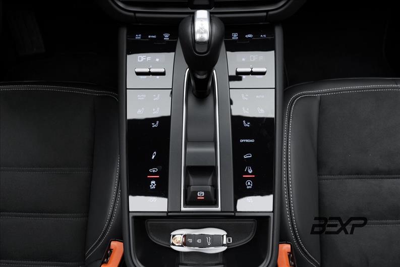 Porsche-MACAN-2.9 V6 Biturbo GTS