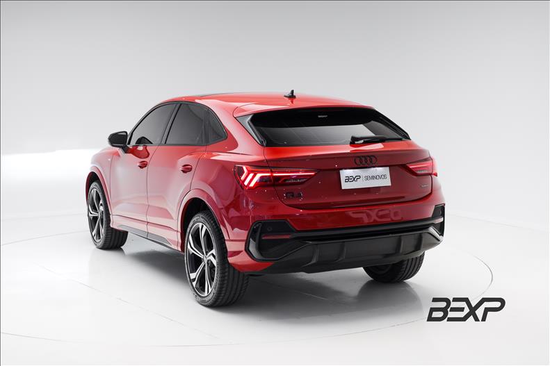 Audi-Q3-2.0 40 TFSI Sportback Performance Black Plus Quattro