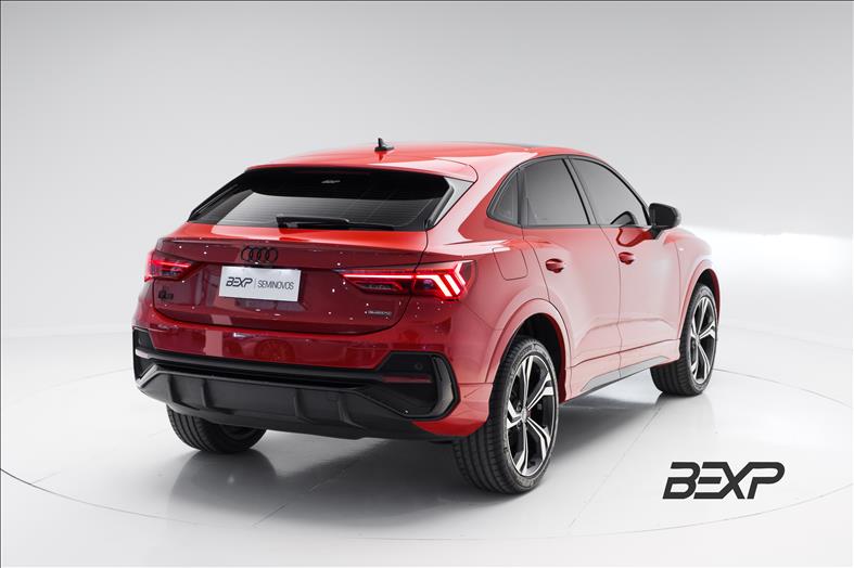 Audi-Q3-2.0 40 TFSI Sportback Performance Black Plus Quattro