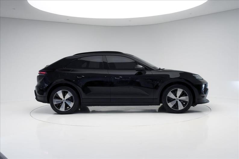 Porsche-MACAN-4