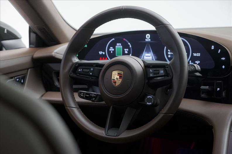 Porsche-TAYCAN-4 Cross Turismo