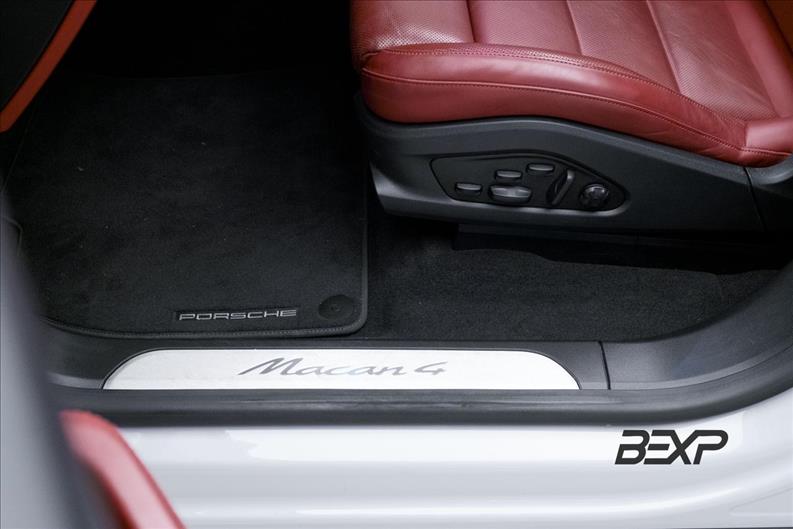 Porsche-MACAN-4