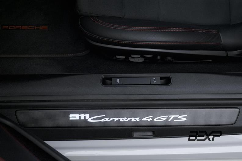 Porsche-911-3.0 24V H6 Carrera 4 GTS