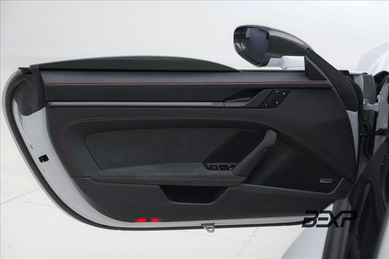 Porsche-911-3.0 24V H6 Carrera 4 GTS