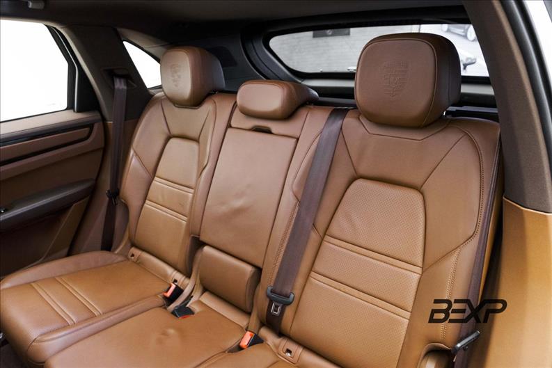 Porsche-CAYENNE-3.0 V6 E-hybrid Platinum Edition AWD S