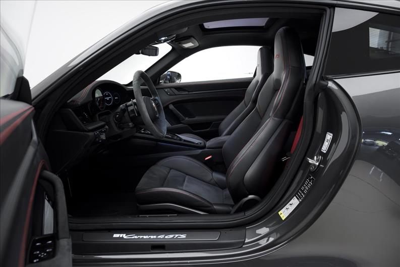 Porsche-911-3.0 24V H6 Carrera 4 GTS